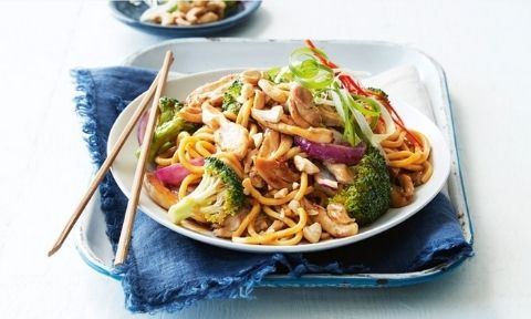 15-minute chicken, broccoli and cashew stir-fry